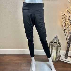 $60 Victoria’s Secret Pink Ultimate Reflective Mid Rise Leggings